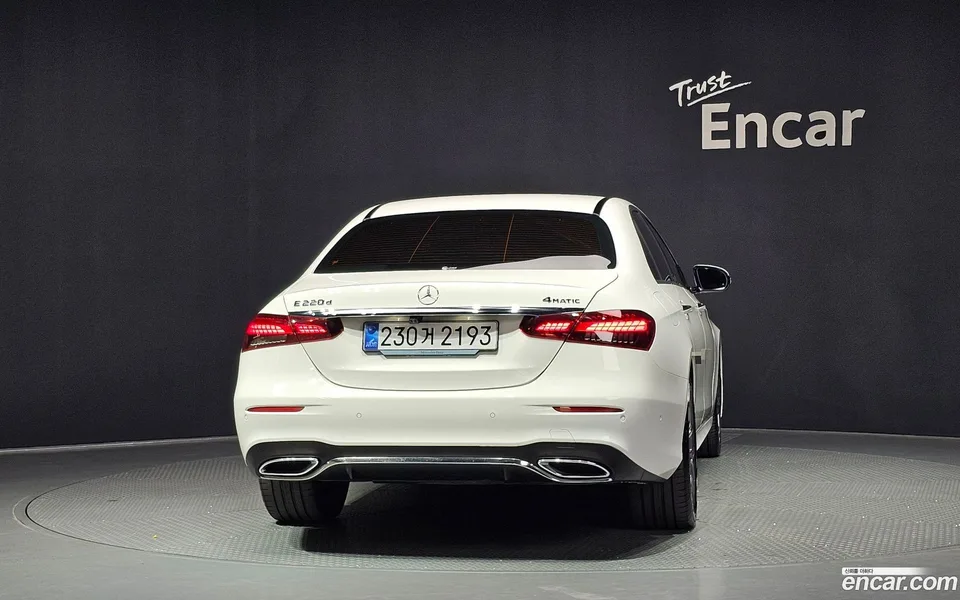 Mercedes-Benz E-Class E220d 4MATIC AMG Line 2023 — thumbnail 4