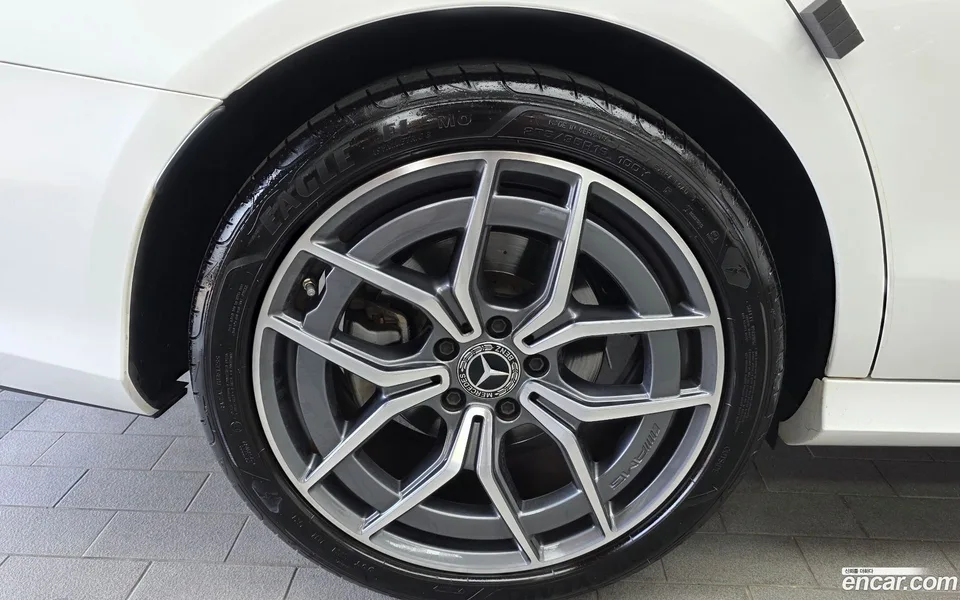 Mercedes-Benz E-Class E220d 4MATIC AMG Line 2023 — thumbnail 5