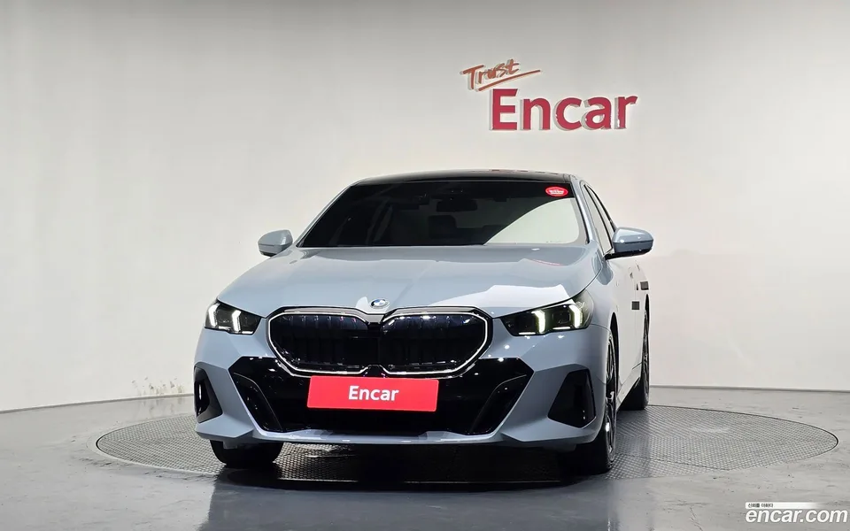 BMW 5 Series 520i 2024 — thumbnail 3