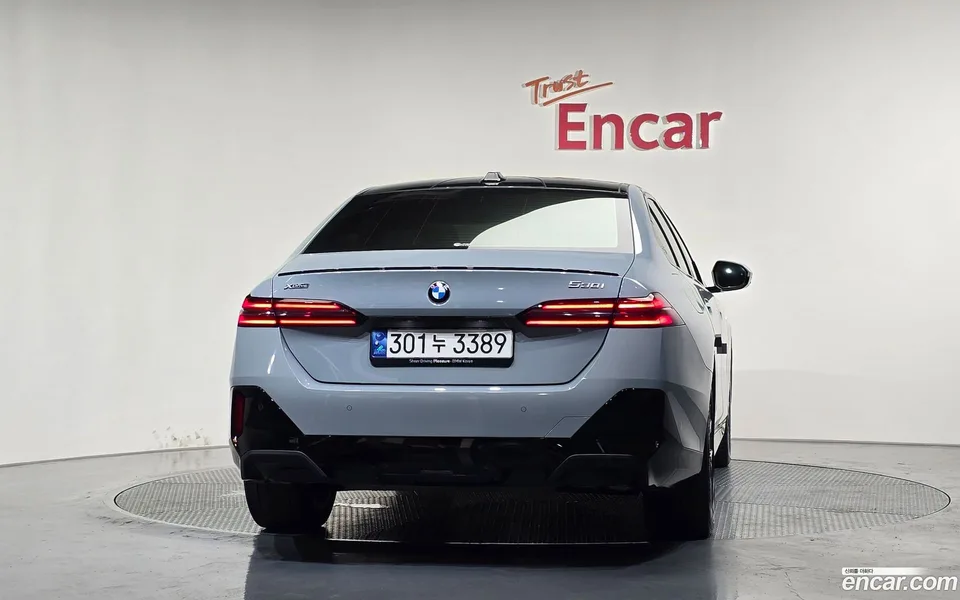 BMW 5 Series 520i 2024 — thumbnail 4