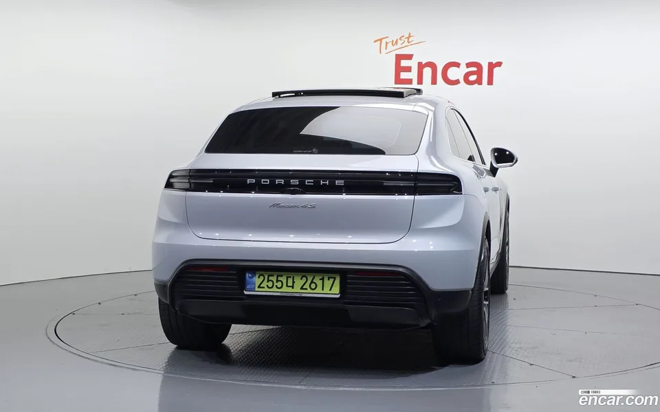 Porsche Macan Electric 4S 2025 — thumbnail 4