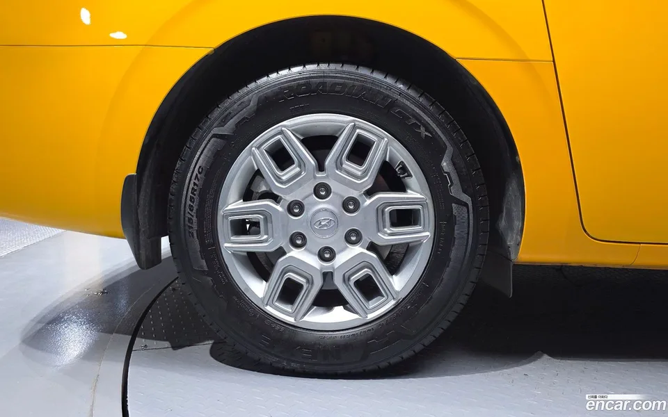 Hyundai Staria L3.5 2023 — thumbnail 2