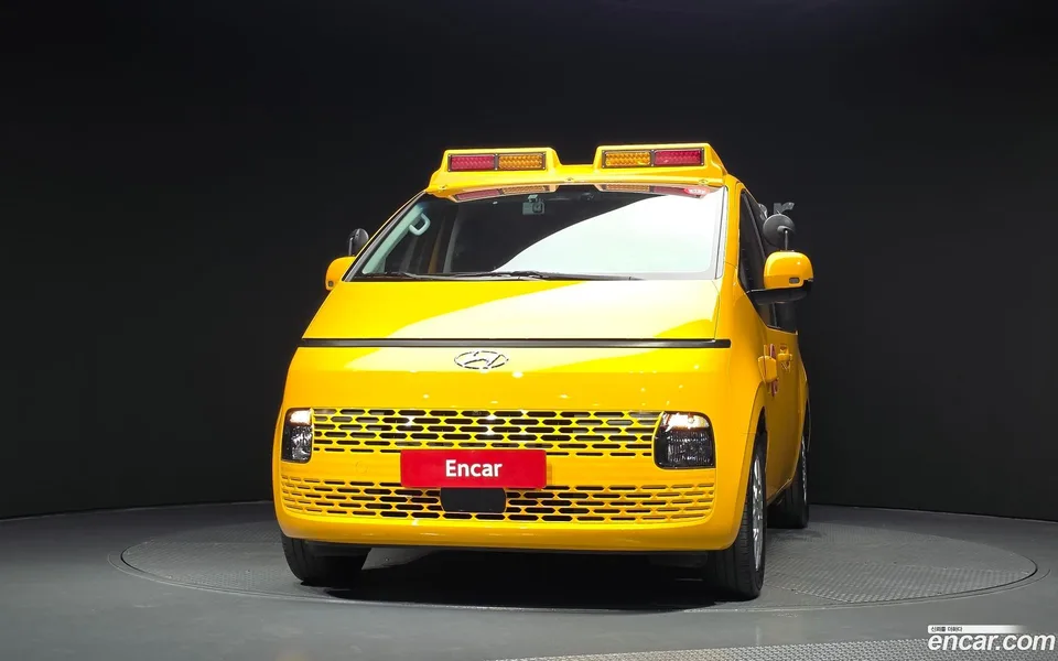 Hyundai Staria L3.5 2023 — thumbnail 3