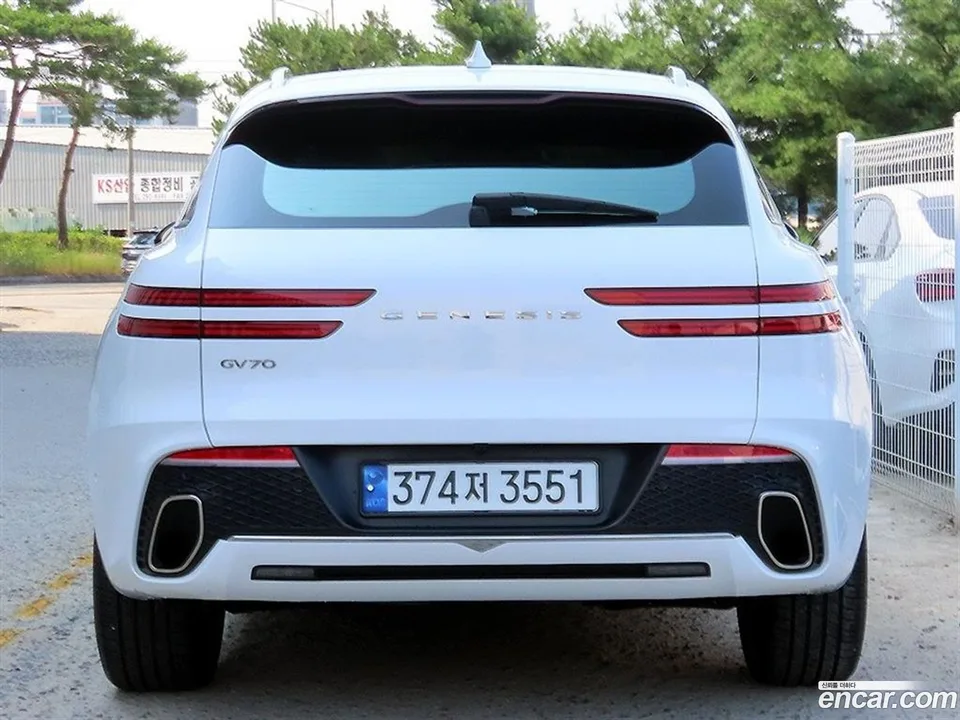 Genesis GV70 2.5T 2WD 2023 — thumbnail 4