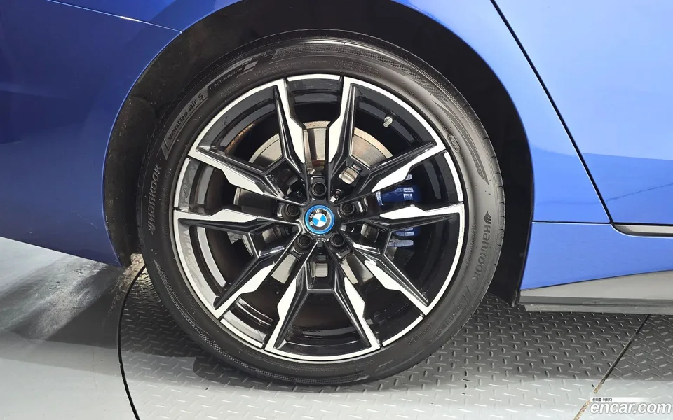 BMW i4 M50 2023 — thumbnail 5