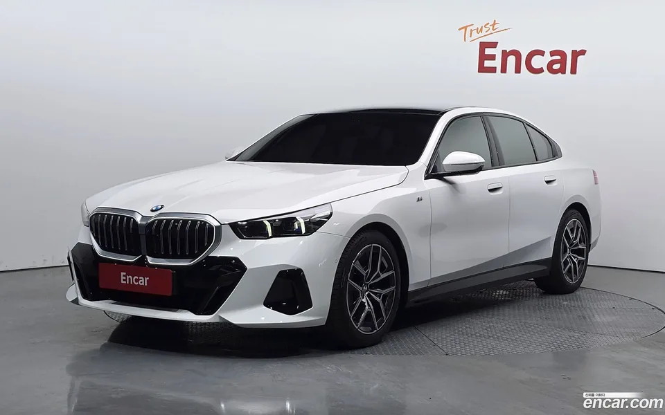 BMW 5 Series 520i M 2023 — photo 1, buy with delivery to Moscow