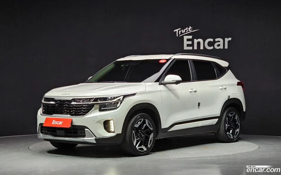Kia Seltos 2.0 2WD 2022 — photo 1, buy with delivery to Moscow