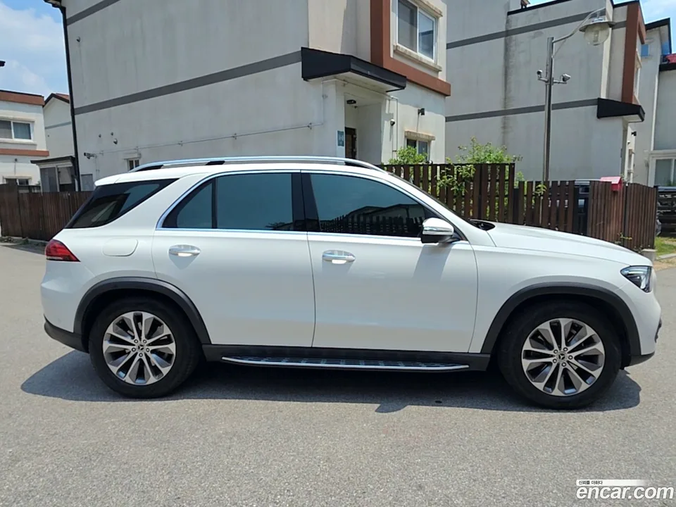 Mercedes-Benz GLE-Class GLE300d 4MATIC 2023 — thumbnail 3