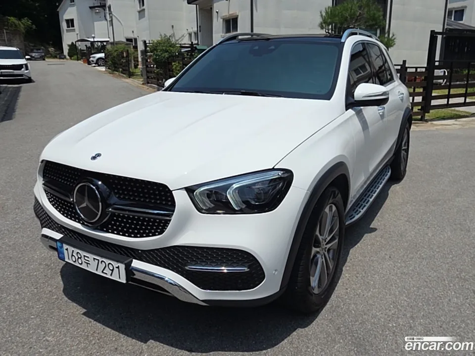 Mercedes-Benz GLE-Class GLE300d 4MATIC 2023 — photo 1, buy with delivery to Moscow