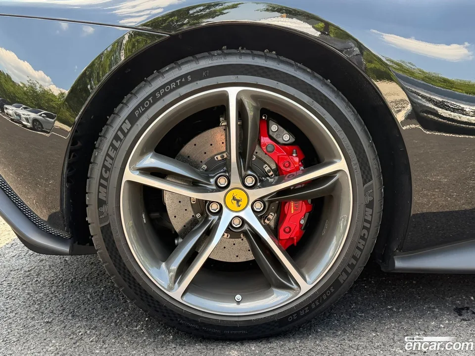 Ferrari 296 GTS 3.0 V6 2024 — thumbnail 2