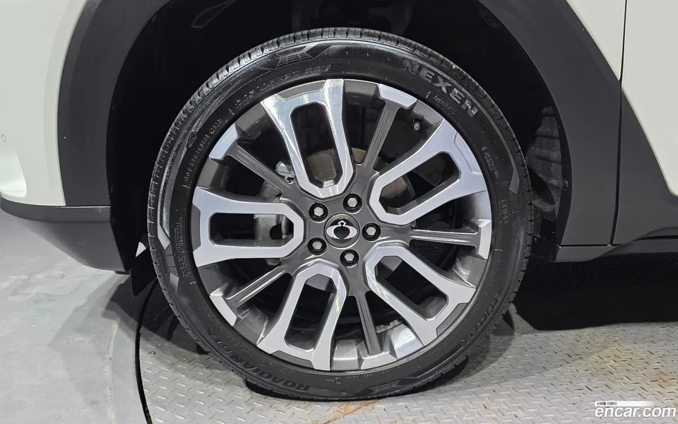 KG Mobility Torres 1.5 2WD 2023 — thumbnail 5