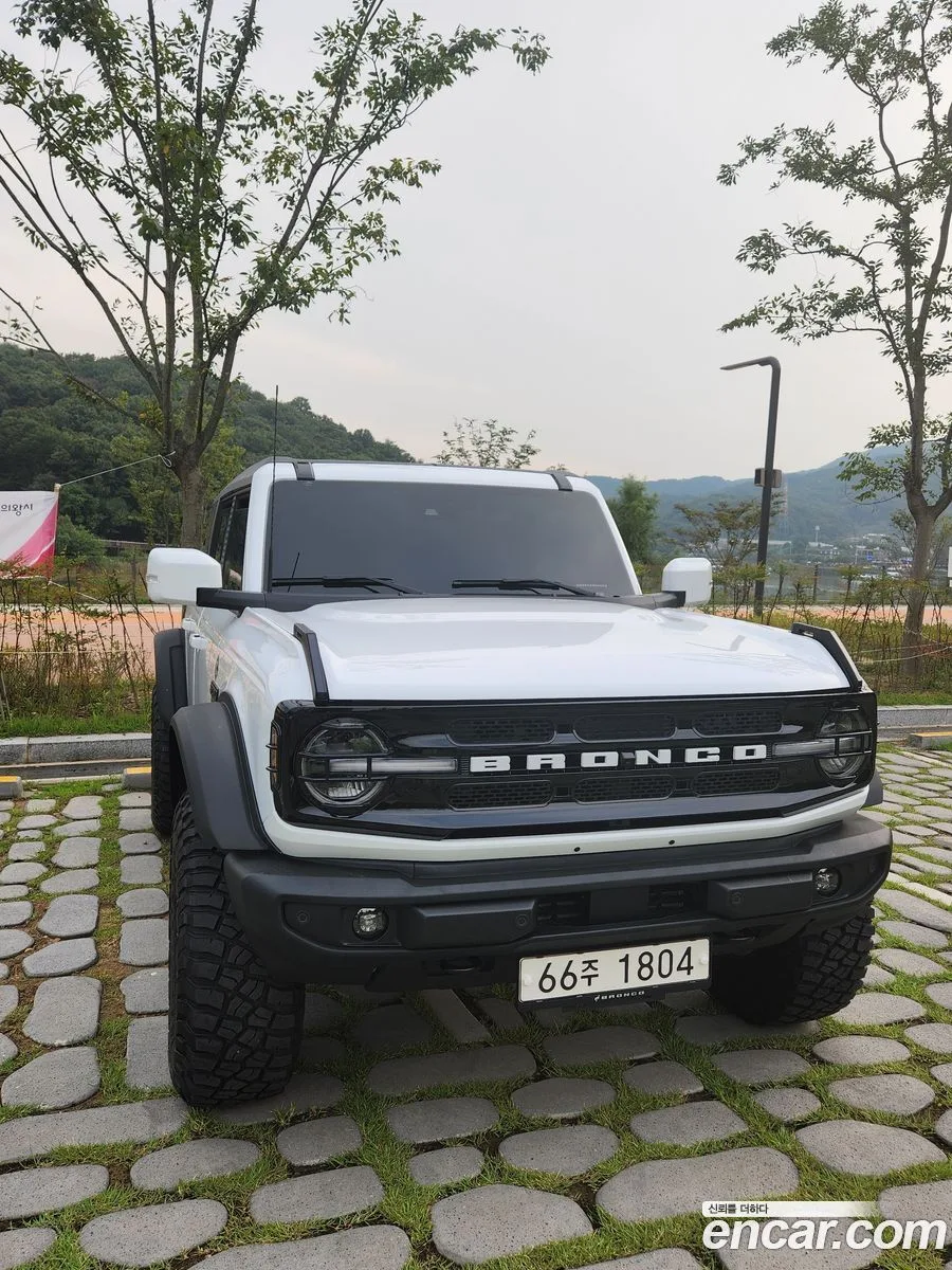 Ford Bronco 2.7 2023 — photo 1, buy with delivery to Moscow