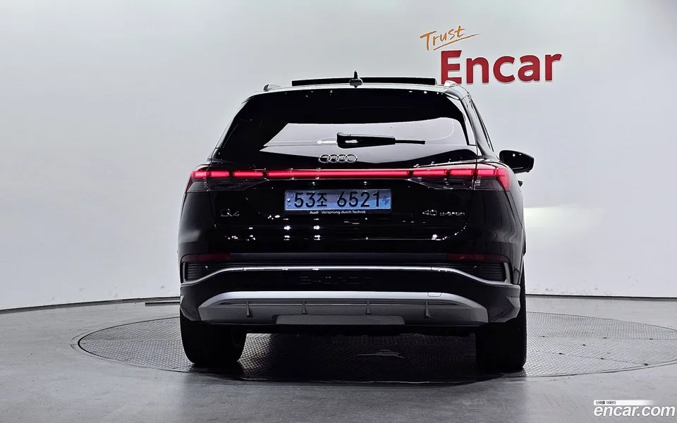 Audi Q4 e-tron 40 2023 — thumbnail 4