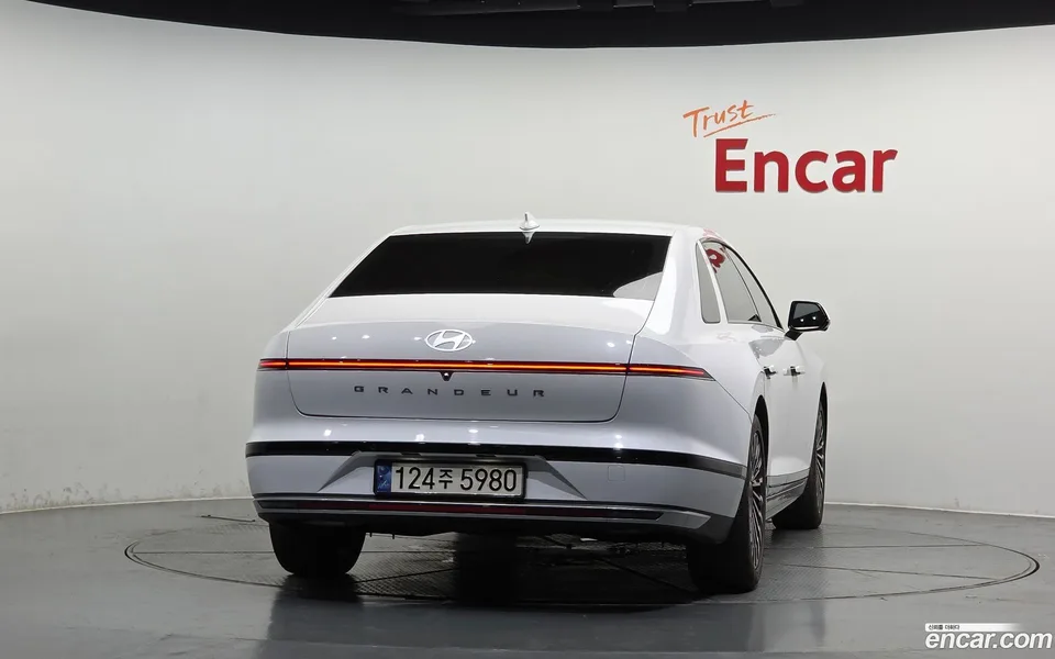 Hyundai Grandeur Hybrid 2023 — thumbnail 4