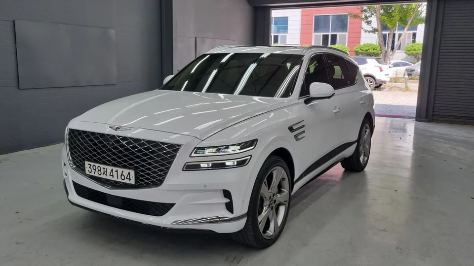 Genesis GV80 2.5T AWD 2023 — photo 1, buy with delivery to Moscow