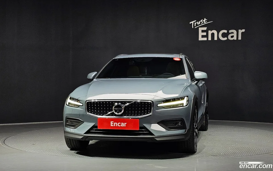 Volvo V60 Cross Country B5 AWD 2022 — thumbnail 3