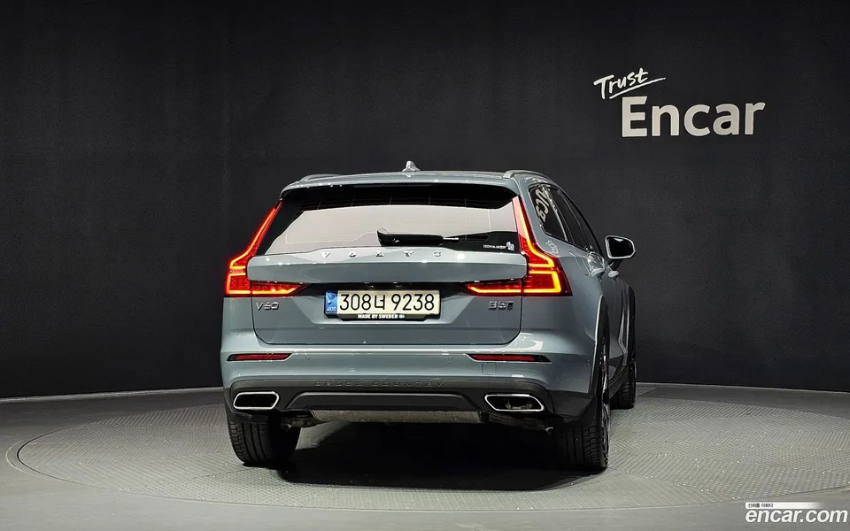 Volvo V60 Cross Country B5 AWD 2022 — thumbnail 4