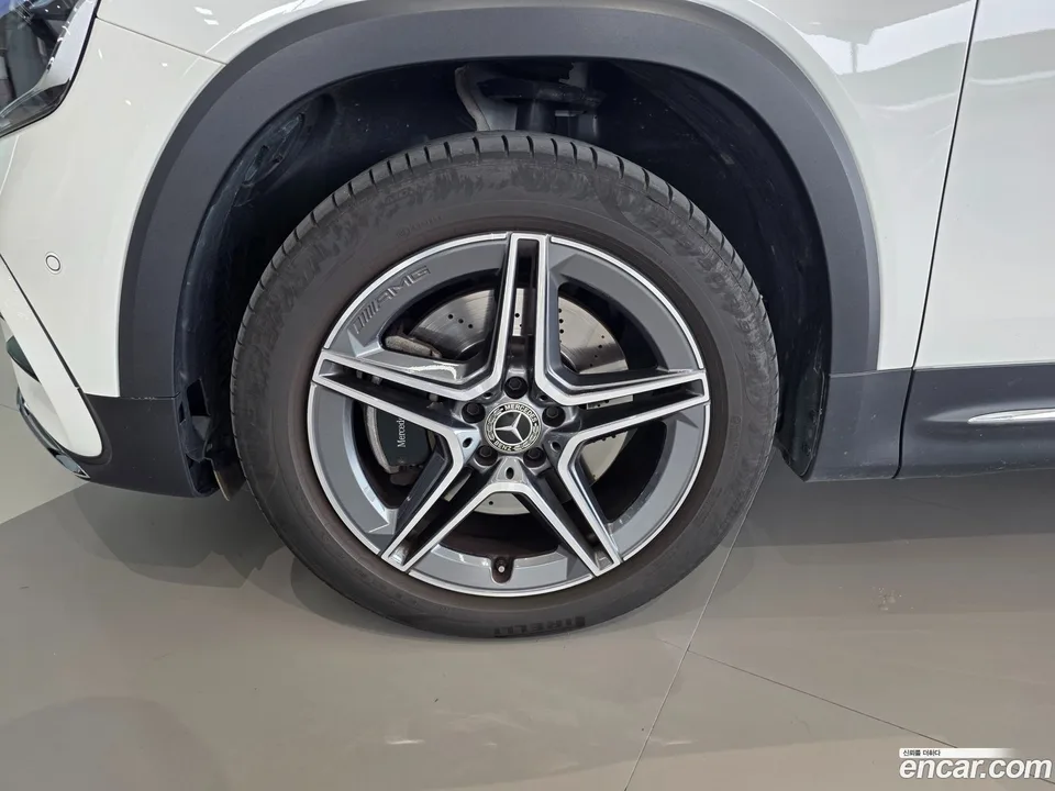 Mercedes-Benz GLB-Class GLB250 4MATIC 2025 — thumbnail 2