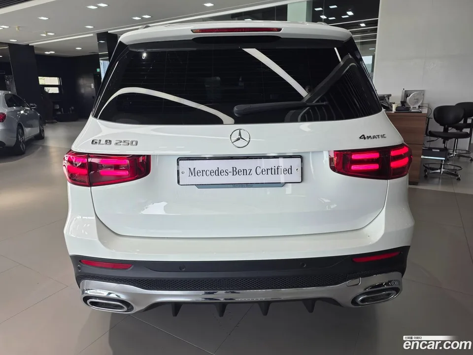 Mercedes-Benz GLB-Class GLB250 4MATIC 2025 — thumbnail 4