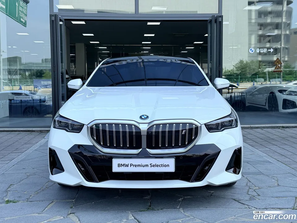 BMW i5 eDrive 40 M 2025 — thumbnail 3