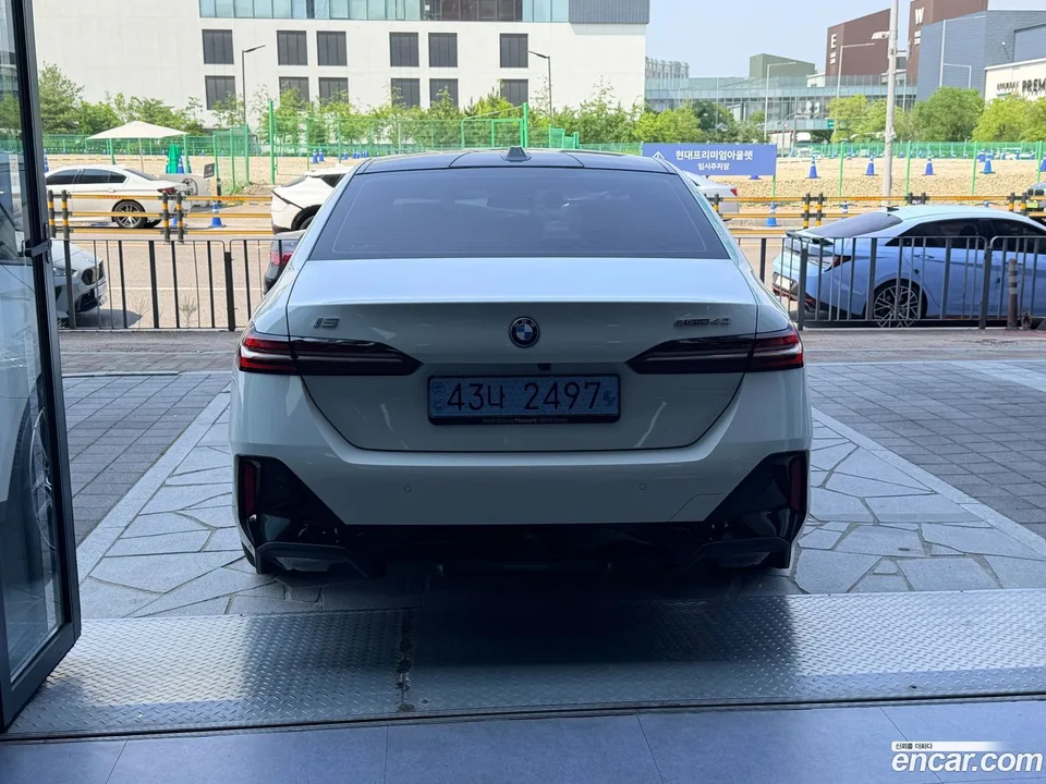 BMW i5 eDrive 40 M 2025 — thumbnail 4