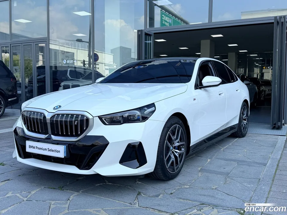 BMW i5 eDrive 40 M 2025 — photo 1, buy with delivery to Moscow