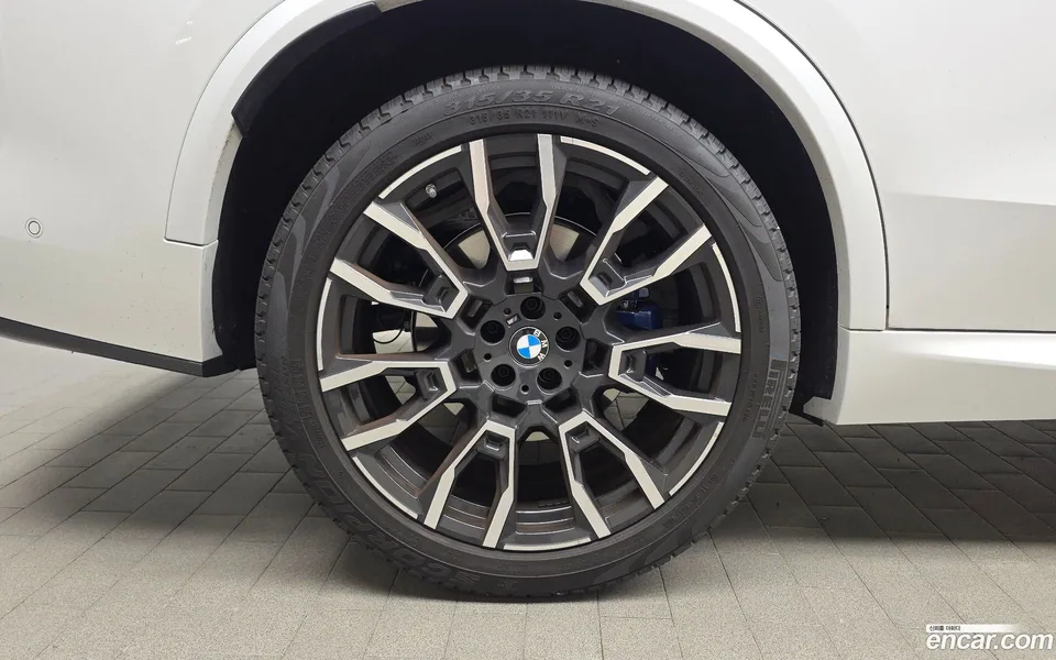 BMW X5 xDrive 40i M 2025 — thumbnail 2