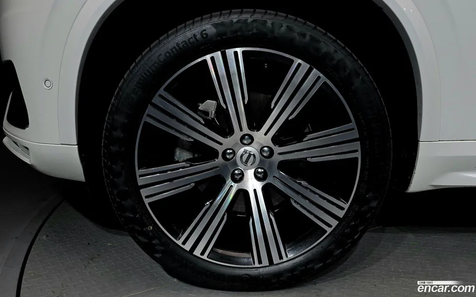 Volvo XC90 B6 2025 — thumbnail 2