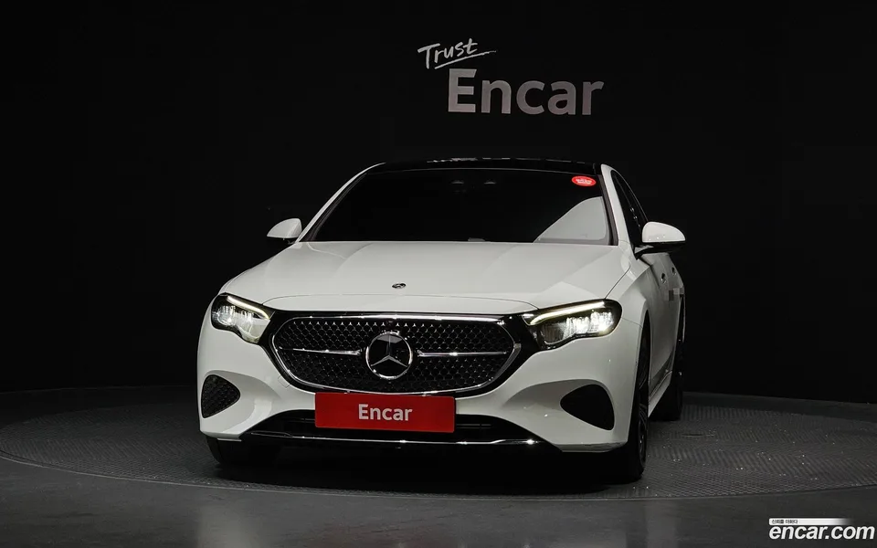 Mercedes-Benz E-Class E200 2025 — thumbnail 3