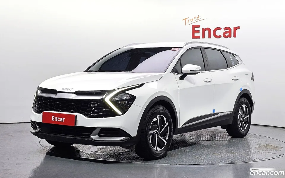 Kia Sportage Hybrid 2WD 2023 — photo 1, buy with delivery to Moscow