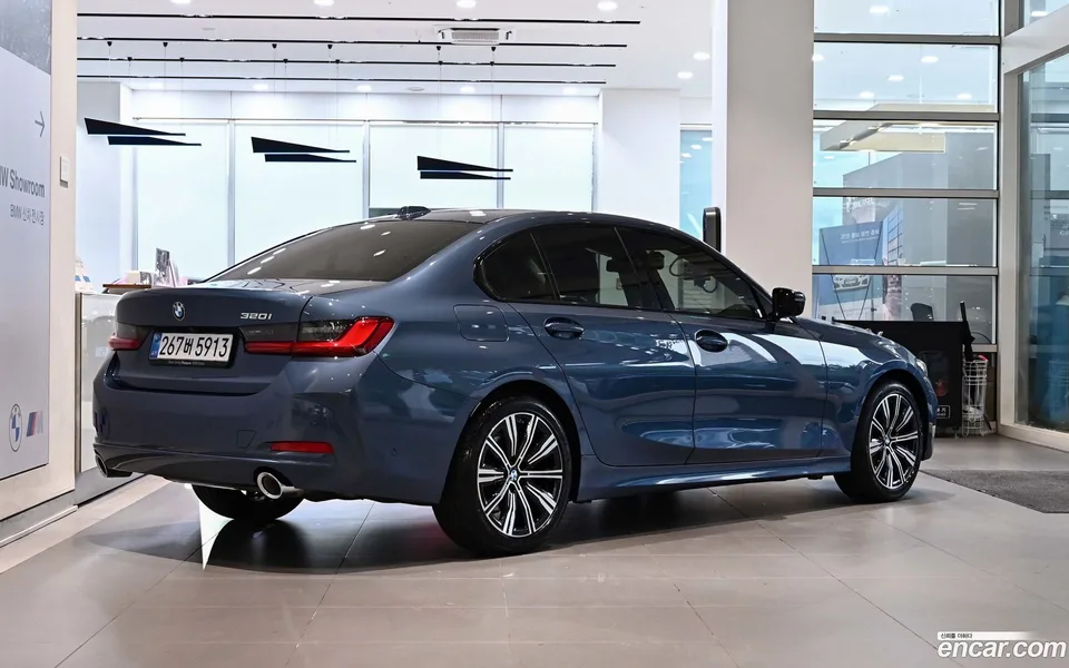 BMW 3 Series 320i 2025 — миниатюра 4