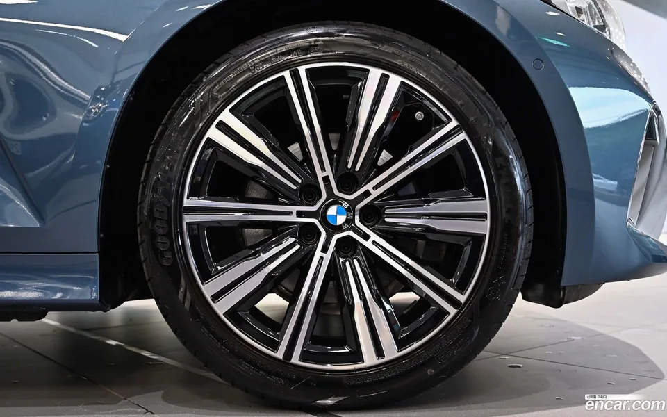 BMW 3 Series 320i 2025 — миниатюра 5
