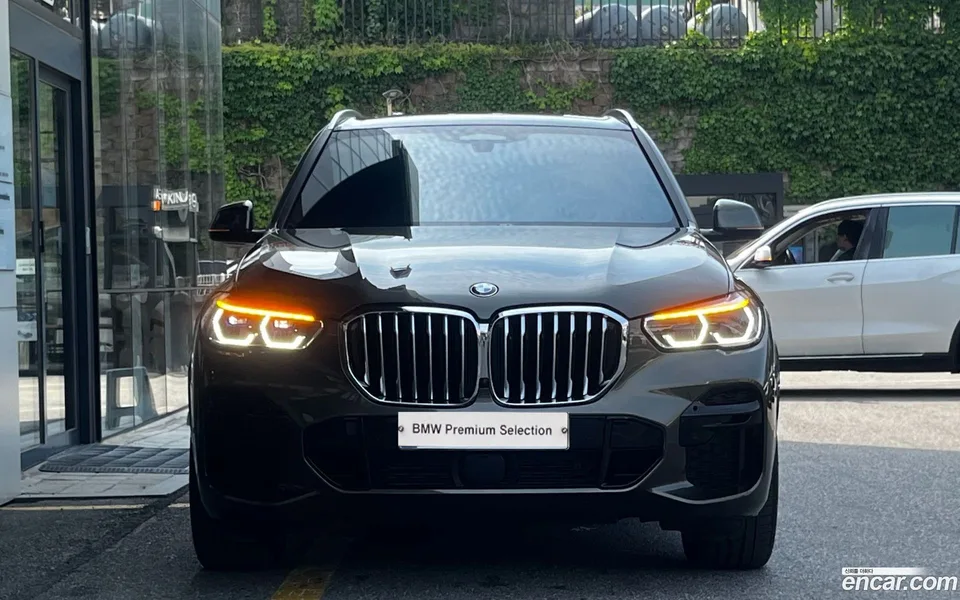 BMW X5 xDrive 40i M 2023 — thumbnail 3