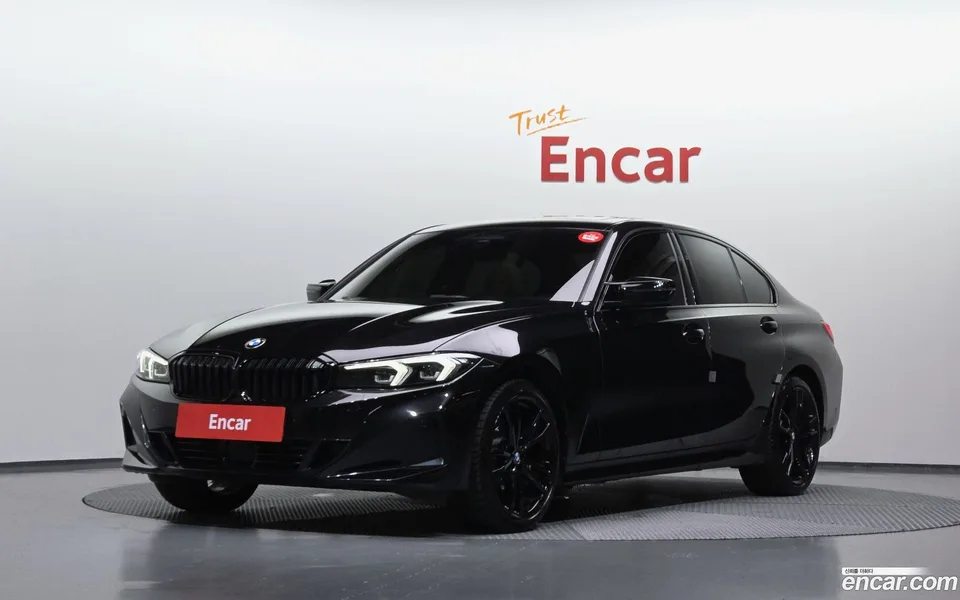 BMW 3 Series 320i 2023 — фото 1, купить с доставкой в Москву