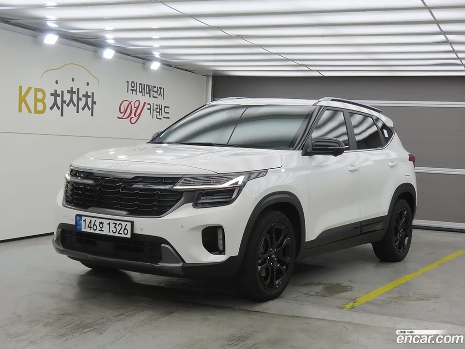 Kia Seltos 2.0 4WD 2023 — photo 1, buy with delivery to Moscow