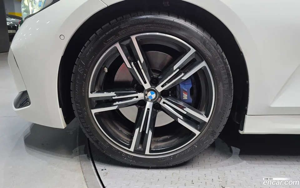 BMW 3 Series 320i M 2023 — миниатюра 2