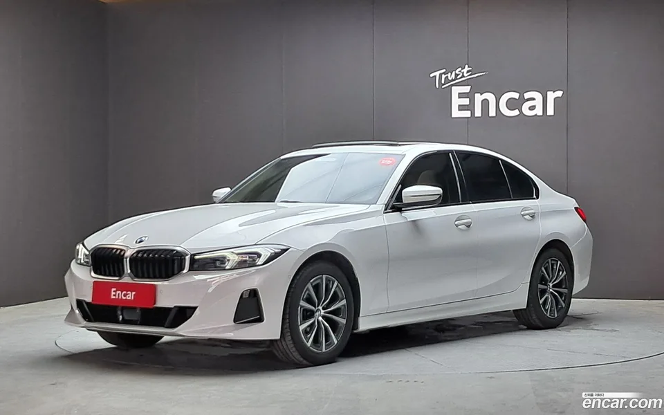 BMW 3 Series 320i 2023 — photo 1, buy with delivery to Moscow