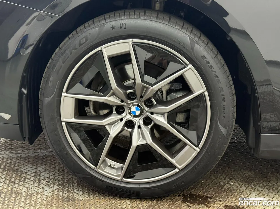 BMW 5 Series 523d 2025 — thumbnail 5