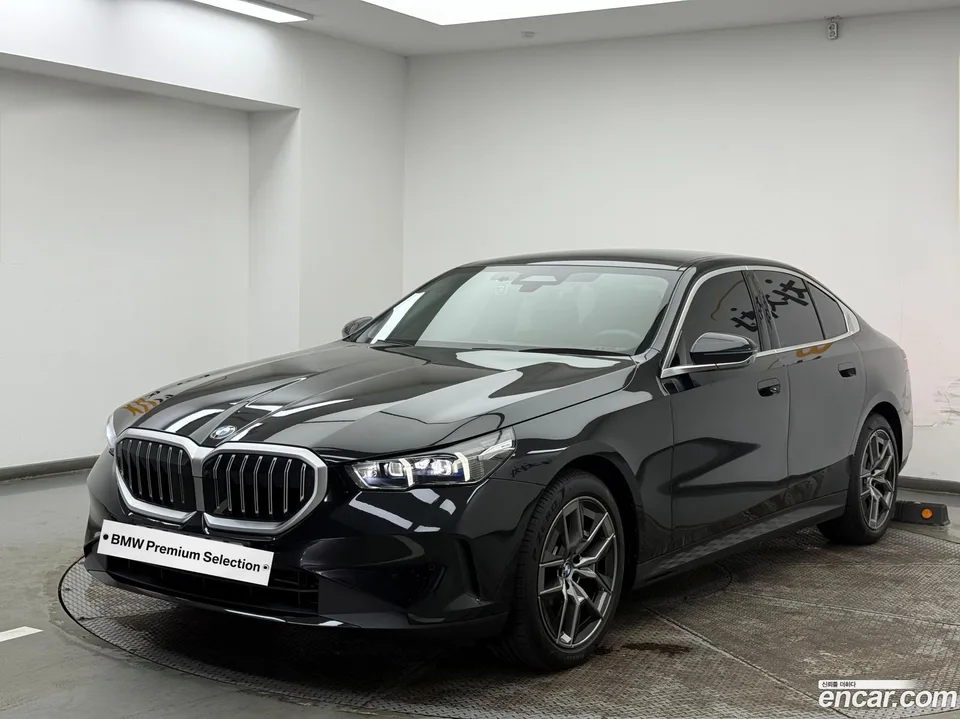 BMW 5 Series 523d 2025 — photo 1, buy with delivery to Moscow