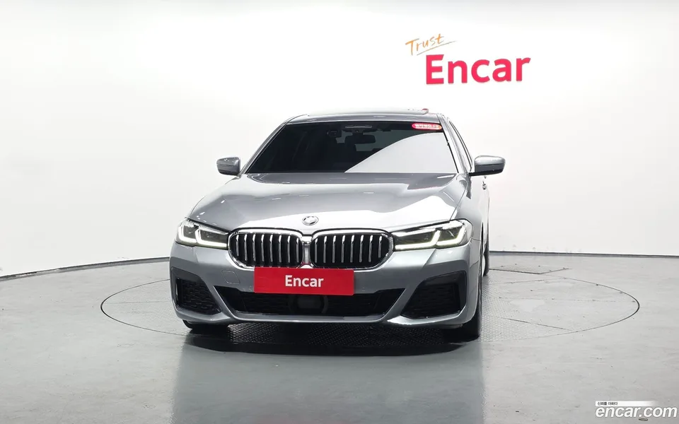BMW 5 Series 520i M 2023 — thumbnail 3