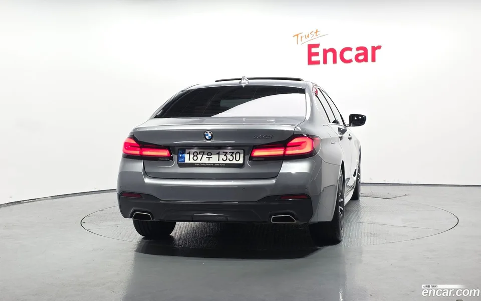 BMW 5 Series 520i M 2023 — thumbnail 4