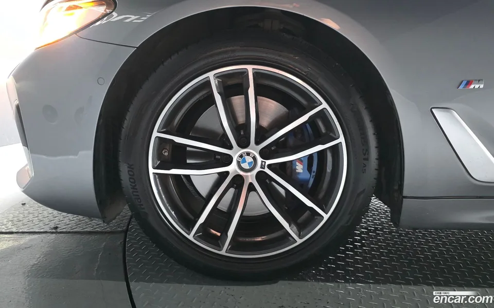 BMW 5 Series 520i M 2023 — thumbnail 5