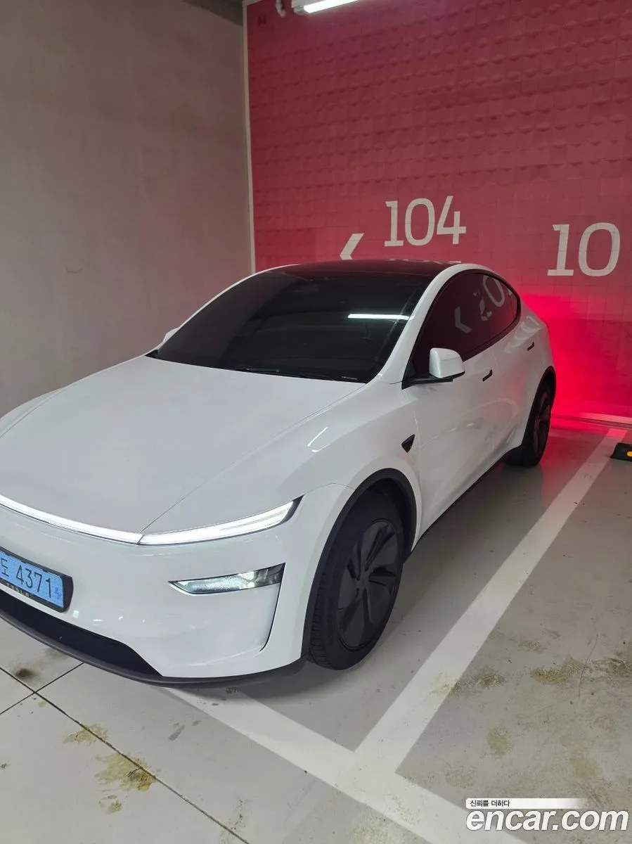 Tesla Model Y RWD 2025 — thumbnail 3