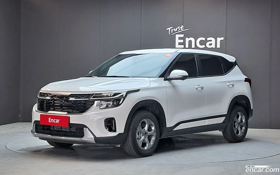Kia Seltos 1.6 2WD 2023 — photo 1, buy with delivery to Moscow