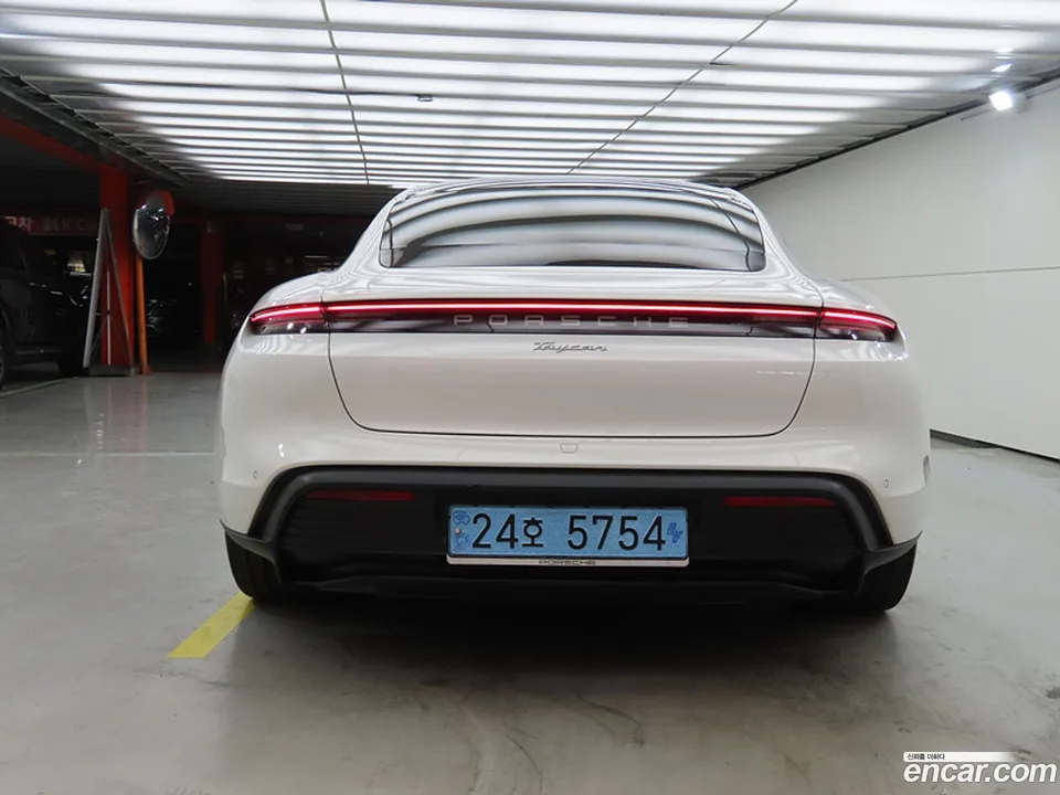 Porsche Taycan 2023 — thumbnail 3
