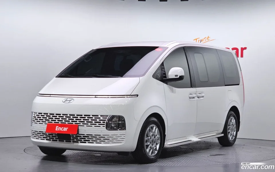 Hyundai Staria 5 2025 — photo 1, buy with delivery to Moscow