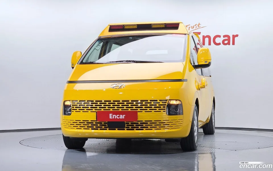 Hyundai Staria L3.5 2023 — thumbnail 3