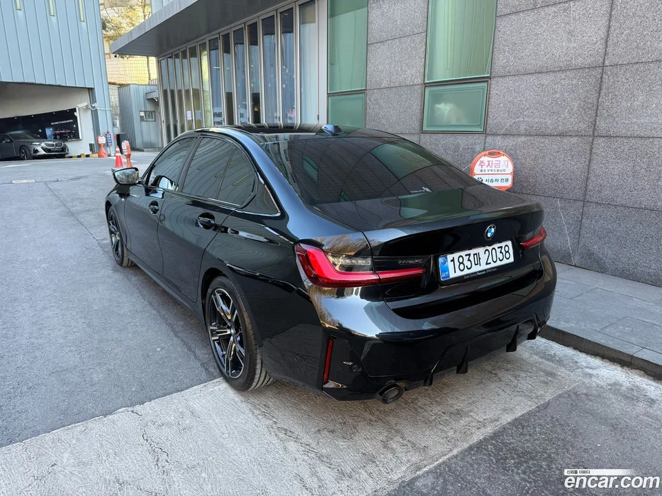 BMW 3 Series 320i M 2026 — thumbnail 4