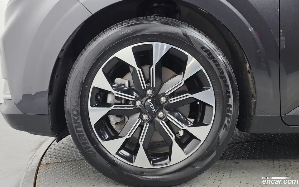 Kia Carnival 9 2023 — thumbnail 2