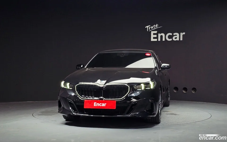 BMW 5 Series 520i 2025 — thumbnail 3